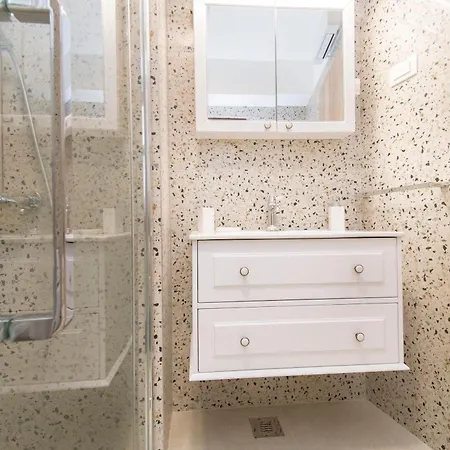 Shibenik Redemption アパート *